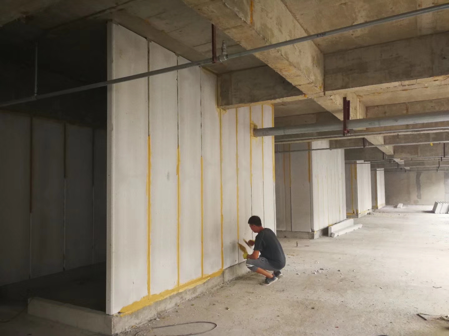 万柏林无机发泡轻骨料混凝土隔墙板施工技术性能研究